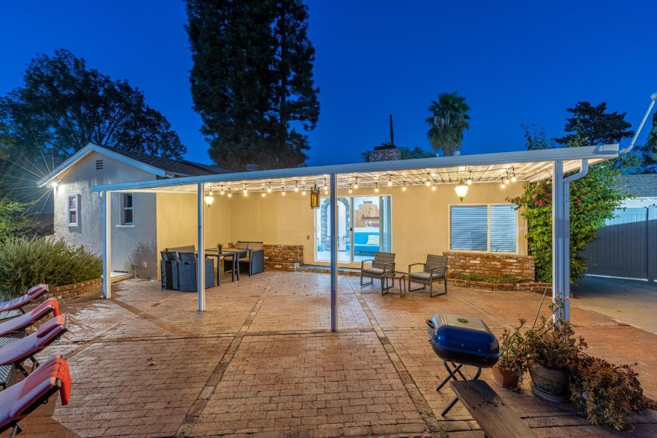 Spacious With Garden & Pool Holiday home *
