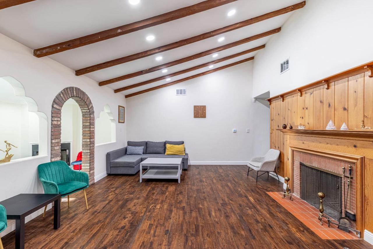 Spacious With Garden & Pool Holiday home