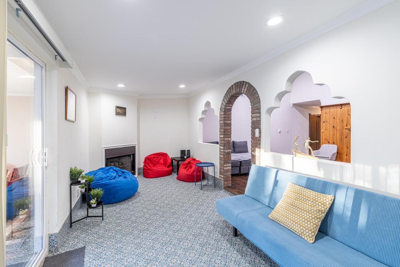 Spacious With Garden & Pool Holiday home *