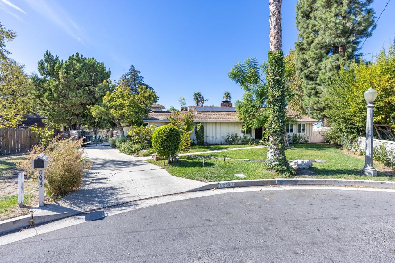 Spacious With Garden & Pool Holiday home Los Angeles